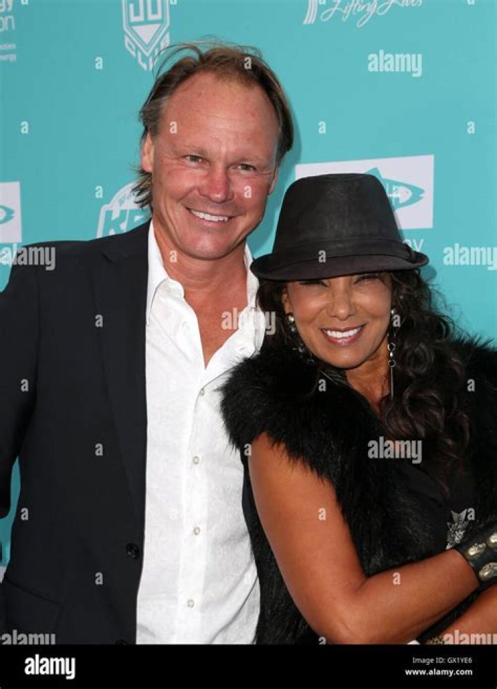 Martin Schuemann: Facts About Downtown Julie Brown's Husband